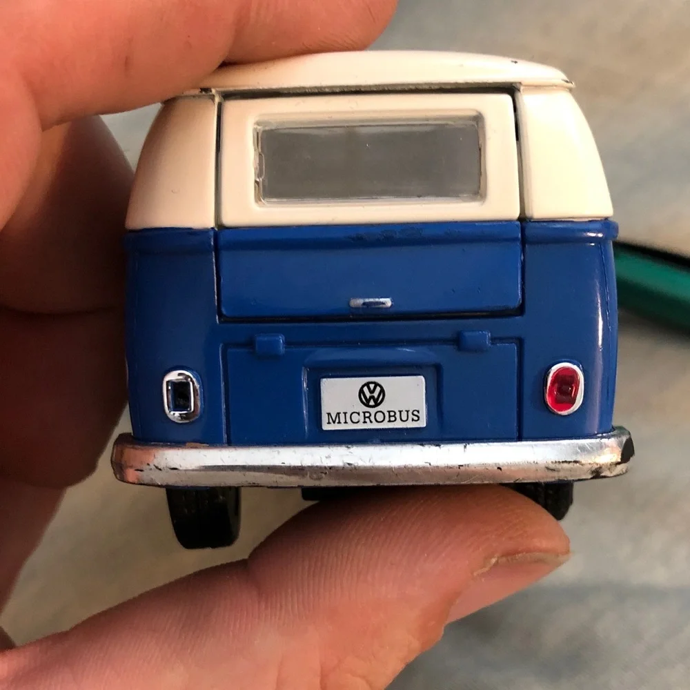 Flower Power Volkswagen Van - 1:32 Pull Back Action